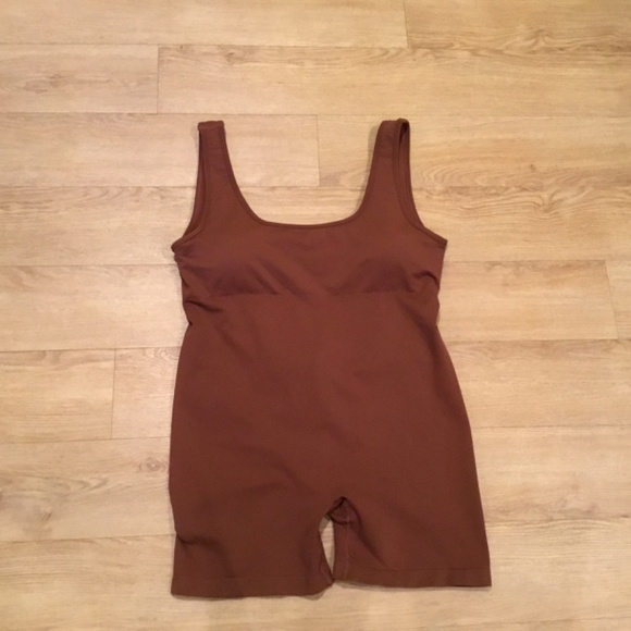 Workout V Back Scrunch Yoga Romper Size XL - Picture 5 of 7